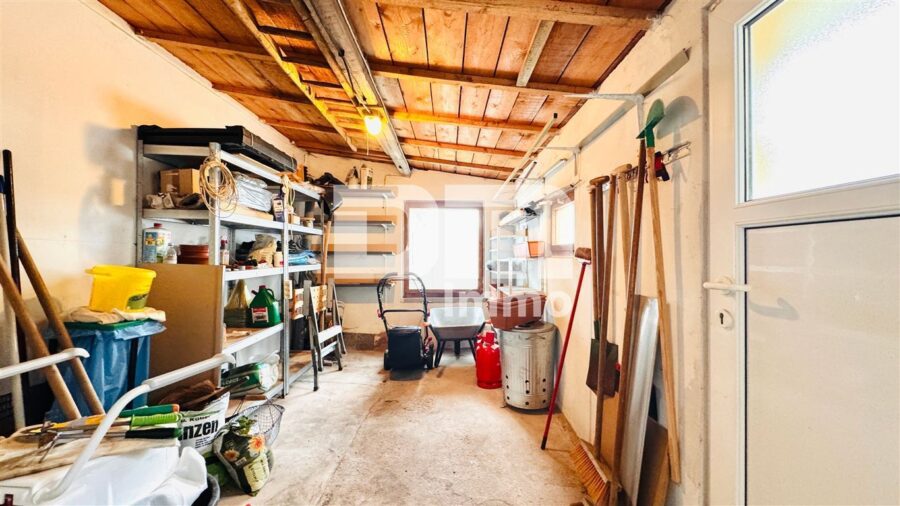 Solides Fachwerkhaus mit Nebengebäude in idyllischer Lage mit Garten und Garage - Abstellraum Nebengebäude